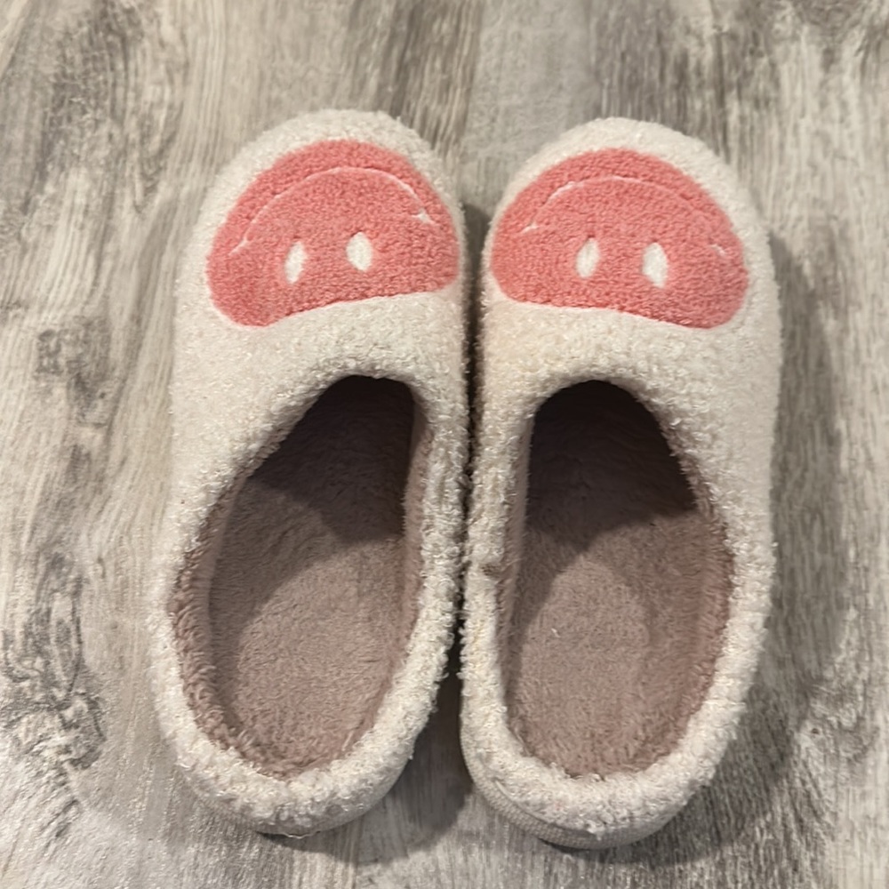 slippers - Picture 3 of 4